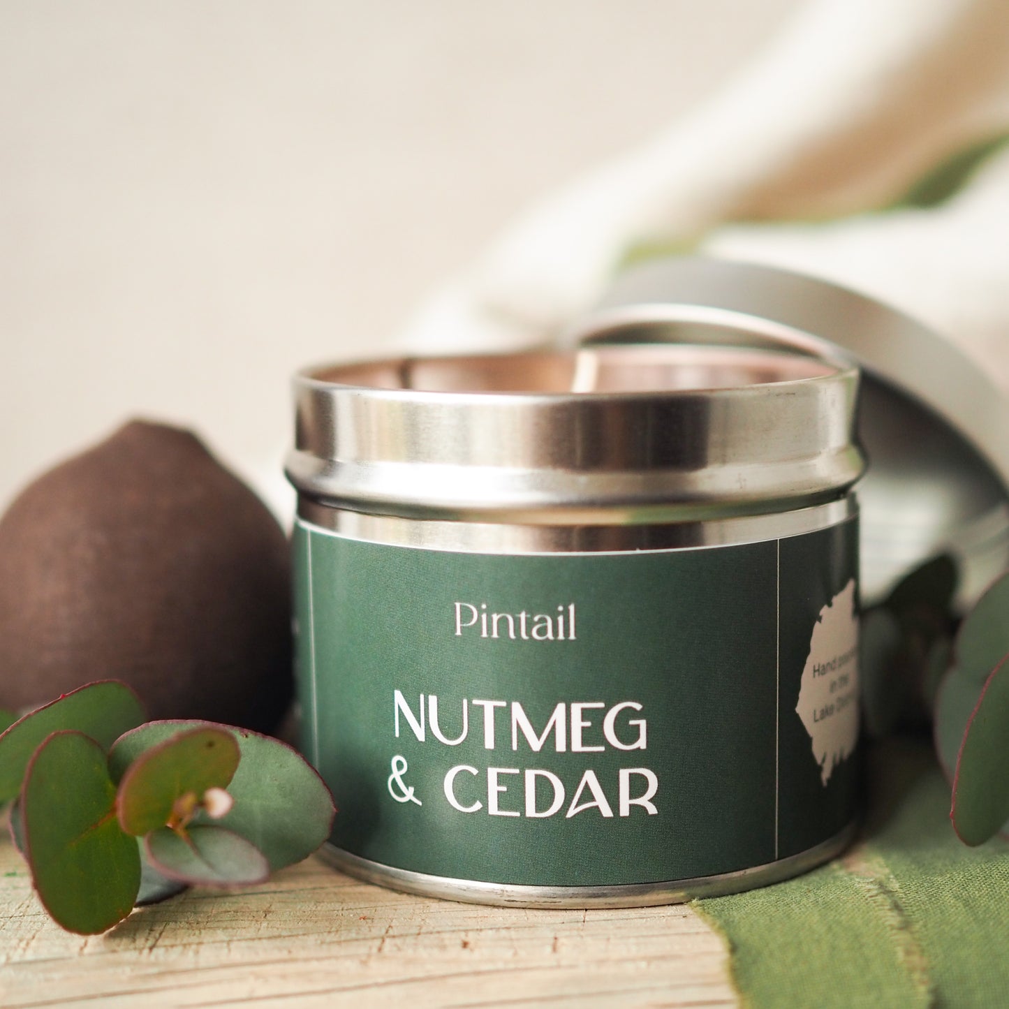 Nutmeg & Cedar Classic Tin